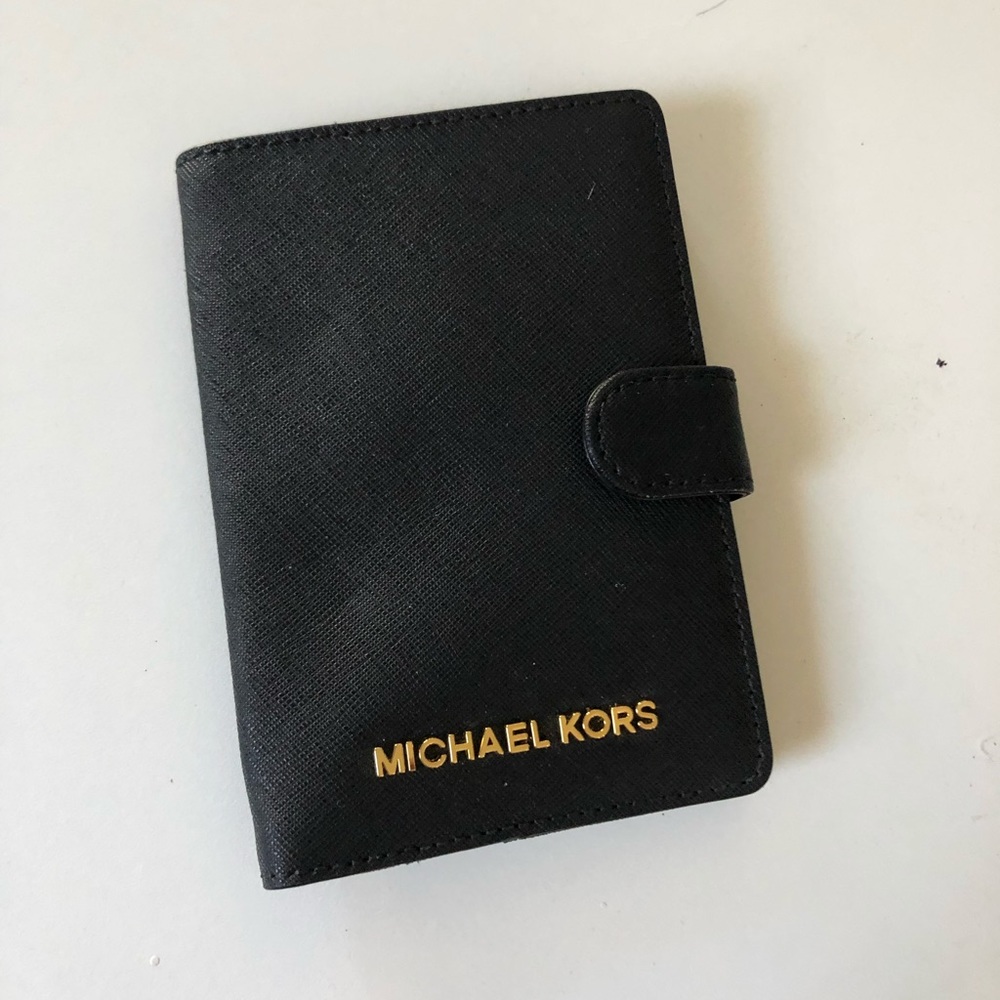 Michael kors passport holder